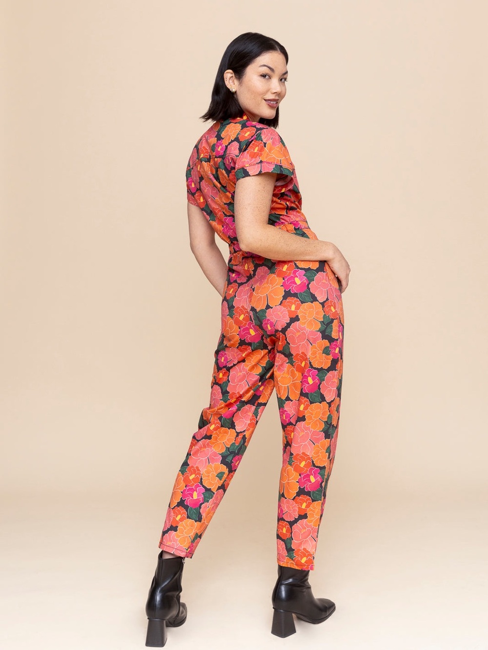$228 Mixed by Nasrin Colorful Floral Classic Jumpsuit in Ruby Size Medium - Picture 3 of 14